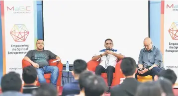  ??  ?? Irwan (centre) talks during the ‘Only One With :Ask Me Anything’ dialogue session at Co-Working Space MaGIC Sarawak while Ashran (right) and Amirin Arsyah (left) look on. — Photo by Tan Song Wei