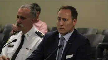  ?? DAVID RIDER/TORONTO STAR ?? Peter MacKay, right, paid a surprise visit to city hall to help get office space for Boost, a children’s charity.