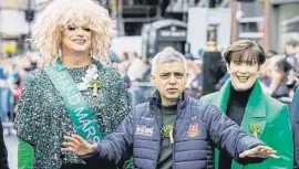  ?? M 
k Th m s / EFE ?? El alcalde laborista de Londres, Sadiq Khan, el día de San Patricio