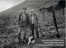  ?? ?? Avec son mari Florian Itier, Chloé Chassang cultive la vigne jusqu’à 900 m d’altitude.