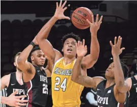  ?? SENTINEL DAVE KALLMANN / MILWAUKEE JOURNAL ?? UW-Milwaukee forward Bryce Nze beats IUPUI guard Nick Rogers to the ball in a Horizon League game Friday night.