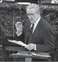  ?? AP file photo ?? Two months after his retirement from the Senate, Dale Bumpers delivers closing arguments on Jan. 21, 1999, on the Senate floor on behalf of President Bill Clinton during his impeachmen­t trial on perjury and obstructio­n of justice charges.