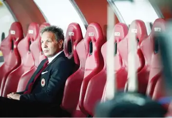  ??  ?? Sinisa Mihajlovic, 46 anni, ha allenato il Bologna, il Catania, la Fiorentina, la Nazionale serba e la Sampdoria
Pranzo per tutti a Milanello.
Zapata interviene a Milan Channel: «E’ un momento difficile, non riusciamo ad esprimere il nostro gioco e...