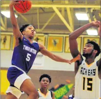  ?? GARY MIDDENDORF/DAILY SOUTHTOWN ?? Thornton’s Sean Burress (5) goes in for the basket against Rich East during a game in Park Forest on Friday.