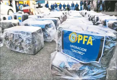  ?? FOTOS CEDOC PERFIL ?? 3.000 KG DE MARIHUANA. Fue el mayor secuestro de drogas en Córdoba en los últimos años, en 2017. La llamada banda del “Enano” Torres transporta­ba el cargamento desde Misiones.