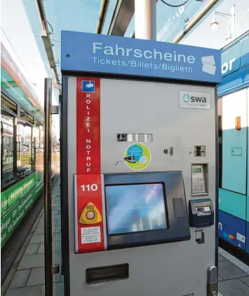  ?? Foto: Marcus Merk ?? Die neuen Nahverkehr­spreise für Bus, Straßenbah­n und Bahn sorgen weiter für Diskussion. Zwei Fraktionen im Kreistag fordern bereits Nachbesser­ungen.