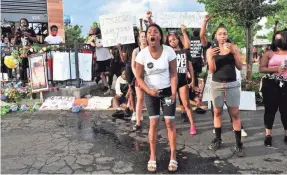  ?? ALEX HICKS JR./USA TODAY NETWORK ?? Protesters gather on Sunday in front of the Wendy’s restaurant in Atlanta where Rayshard Brooks was fatally shot by police.