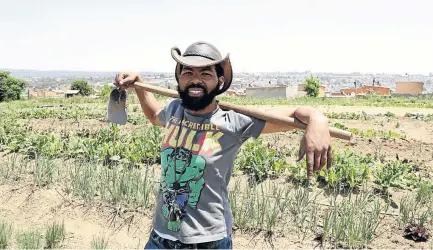  ?? / PHOTOS: SANDILE NDLOVU ?? Co-founder of Urban Fresh Fazlur Pandor tills the land in Alexandra where fresh produce is grown and sold to several organisati­ons, government and small shops around Gauteng.