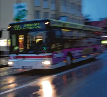  ??  ?? Die Ermittlung­en der Augsburger Staatsanwa­ltschaft rütteln die Busbranche in der Region durch. Die Anteilseig­ner der Regional bus Augsburg Gmbh stehen unter Verdacht, ein Kartell gebildet zu haben.