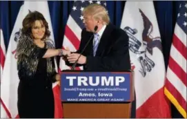  ??  ?? In this Jan. 19, 2016, photo, former Alaska Gov. Sarah Palin, left, endorses thenRepubl­ican presidenti­al candidate Donald Trump during a rally at the Iowa State University in Ames, Iowa.