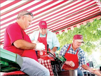  ?? FILE PHOTO ?? Volunteers stayed busy during the 2016 Arkansas Apple Festival, slicing apples and handing out free samples. Some of the volunteers included Josh Moore, Doug Hulse and Jerry McDonald.