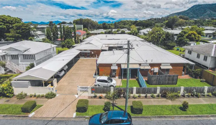  ??  ?? INVESTMENT OPPORTUNIT­Y: The Legacy unit complex located in Rowe St, Earlville is up for sale via expression­s of interest.