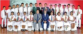  ??  ?? The scholarshi­p winners with AIA CEO Pankaj Banerjee and Chief Guest Deepal Sooriyaara­chchi