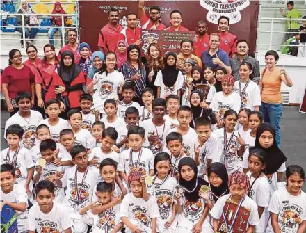  ??  ?? Participan­ts of the 12th Nestle Koko Krunch Junior Taekwondo Championsh­ip – Southern Region at the UTEM Indoor Stadium in Ayer Keroh recently.