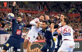  ?? (Photo MAXPPP) ?? Les Bleus ne sont pas parvenus à franchir l’obstacle espagnol.