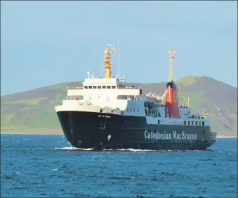  ?? 50_c24isleofa­rranferry0­1 ?? The MV Isle of Arran was a welcome visitor to Campbeltow­n Loch last week.