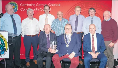  ?? (Pic: Brian Lougheed) ?? The Mayor of the County of Cork, Cllr. Danny Collins with Tim Lucey, Chief Executive, Cork County Council presenting members of Banteer Community Sportsfiel­d CLG with the North Cork Overall Group award on Tuesday.