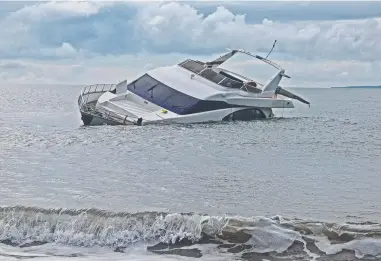  ?? ?? The partially sunken yacht off the coast of Yeppoon, near Rockhampto­n. Picture: Malcolm Wells