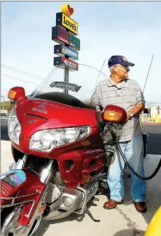  ?? Janelle Jessen/Siloam Sunday ?? Bill Kern, of Enid, Okla., filled up his motorcycle at the new Love’s Travel Stops along U.S. Highway 412 in West Siloam Springs, Okla. Kern was making a 300-mile trip to Eureka Springs. The new travel stop, which includes two restaurant­s, a tire shop,...