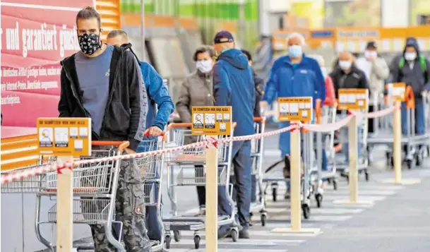  ?? BILD: SN/APA/EXPA/ERICH SPIESS ?? Trotz des großen Andrangs waren die Menschen disziplini­ert.