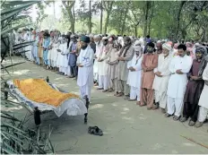  ?? IRAM ASIM/THE ASSOCIATED PRESS ?? People offer the funeral prayer of a victim of Sunday’s fuel tanker fire at Ahmad Pur Sharqia near Bahawalpur, Pakistan, on Monday.