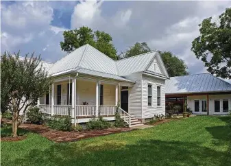  ?? Ben Koush photos ?? AFTER: The restored and remodeled Heights West Historic District home of Genevieve Withers.