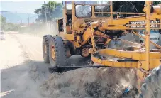  ??  ?? VÍAS. En el nuevo presupuest­o hay varios millones para mejorar las calles de terracería en las aldeas y en la ciudad.