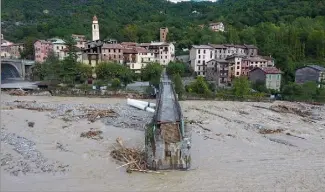  ?? (Photo Sébastien Botella) ?? Vue en drone de Roquebilli­ère et de la Vésubie après les intempérie­s du  octobre .