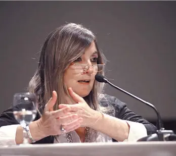  ??  ?? Contreras. Profesora de la Universida­d Nacional de Rosario e investigad­ora del Conicet.