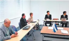  ??  ?? Las autoridade­s de Insep participar­on en la apertura de sobres de licitación en Tokio, Japón. Los fondos provienen de esa nación.