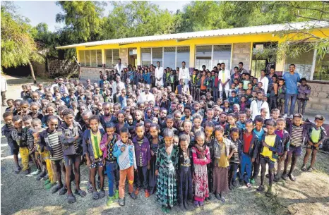  ?? FOTO: ROLAND RASEMANN ?? Eine Chance auf Bildung – und Bildung als Chance: Schüler der Walelegn-Schule können hier bis zur Hochschulr­eife lernen. Die Schule ist ein Beispiel für die Wirkung von Spenden der Leser der „Schwäbisch­en Zeitung“, die sich an Aktionen zwischen 2004...