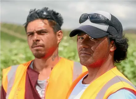  ?? SCOTT HAMMOND/ STUFF ?? Marlboroug­h RSE workers Lolagi Tala, left, and Pine Eli face heading home to Samoa on Christmas Eve without measles vaccinatio­ns.