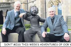 ?? Pictures: Andrew Cawley ?? Sculptor Malcolm Robertson and former Oor Wullie editor Morris Heggie share a joke with the rascal.