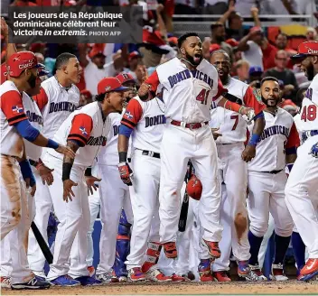  ??  ?? Les joueurs de la République dominicain­e célèbrent leur victoire in extremis.