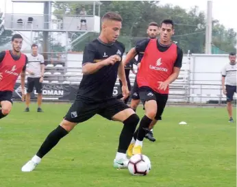  ??  ?? Reko prepara a estreia na Taça de Portugal ao serviço da Académica