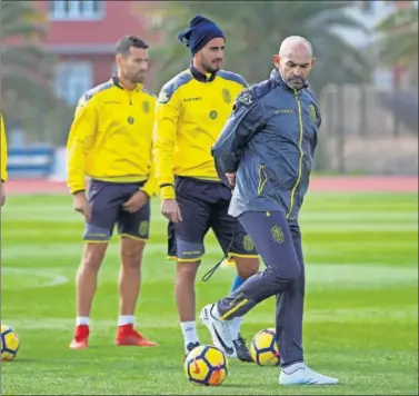  ??  ?? CONTENTO. Paco Jémez se mostró contento tras los fichajes invernales. Ahora debe hacerlos rendir.