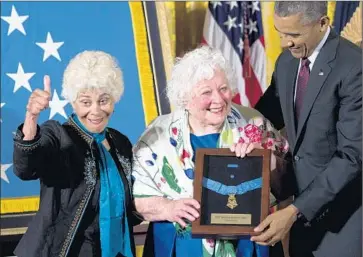  ?? Photog raphs by Carolyn Kaster
Associated Press ?? PRESIDENT OBAMA presents the Medal of Honor for Army Sgt. William Shemin, who served in World War I and died in 1973, to his daughters Ina Bass and Elsie Shemin-Roth at a White House ceremony.