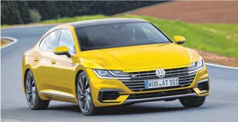  ?? FOTO: MARTIN MEINERS ?? Elegant und athletisch: Mit dem Arteon nähert sich VW wieder der automobile­n Oberklasse.