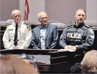  ?? MELINDA CHEEVERS FORT ERIE POST ?? Fort Erie councillor-elect George McDermott stands with Niagara Regional Police Insp. Jim McCaffery and acting Staff Sgt. James Davies during a public meeting o discuss the rash of break and enters in town.