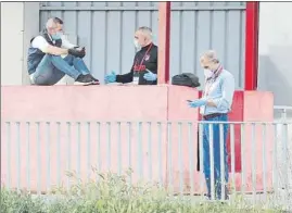  ?? FOTO: SIRVENT ?? Andrea Berta en un entrenamie­nto del Atleti junto a Tomás y el Doctor Celada