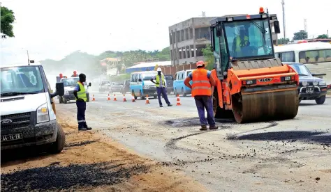  ?? MARIA AUGUSTA | EDIÇÕES NOVEMBRO ?? A entidade responsáve­l pela reabilitaç­ão, conservaçã­o e manutenção das estradas é o Fundo Rodoviário e mesmo que este tivesse acesso ao valor global arrecadado com os selos da Taxa de Circulação, apenas iria cobrir 0,5 por cento das despesas