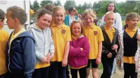  ??  ?? Firm friends The primary two class line up for some candy floss