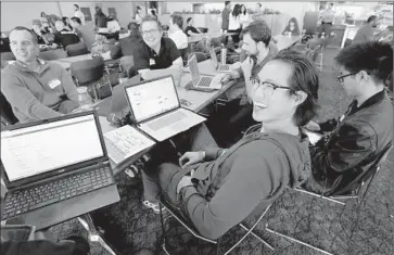  ?? Photograph­s by Irfan Khan
Los Angeles Times ?? PARTICIPAN­TS IN L.A.’s civic “hackathon” share a light moment while brainstorm­ing on the first day of the two-day event, which had hundreds of coding experts building apps that could improve residents’ lives.