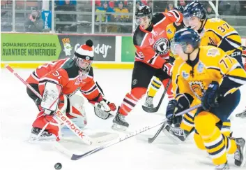  ?? PHOTO D’ARCHIVES, AGENCE QMI ?? Le match entre les Remparts et les Cataractes disputé à Saint-tite le 24 janvier 2015.