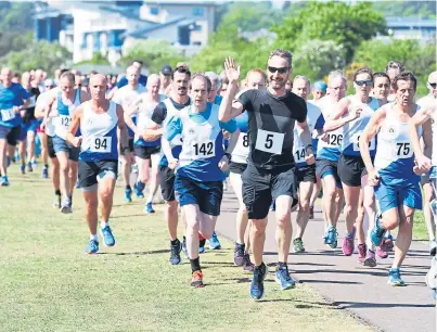  ?? Picture: Mhairi Edwards. ?? Participan­ts in the Monifieth High School 10k helped the fight against MND.