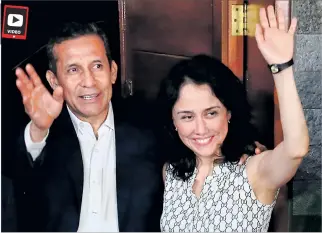  ?? LUKA GONZALES / AFP ?? Perú. El expresiden­te Humala y su esposa, tras su excarcelac­ión, se reunieron ayer con sus simpatizan­tes.