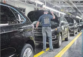  ?? CHRIS YOUNG THE CANADIAN PRESS ?? Ford Edges sit on a production line in Oakville in 2015. A study says U.S. demands in NAFTA talks would increase the cost of a car by hundreds or even thousands of dollars.