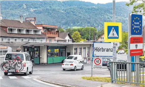  ?? ARCHIVFOTO: CHRISTIAN FLEMMING ?? Bei der Einreise nach Österreich gilt seit Montag die Regel 2G-plus. Nur noch dreifach geimpfte Menschen dürfen ohne Weiteres ins Land.