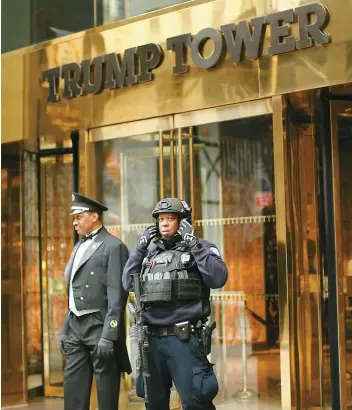  ??  ?? Le Secret Service avait demandé un budget supplément­aire de 60 millions $ pour combler ses dépenses en surveillan­ce, comme à la Trump Tower, à New York.