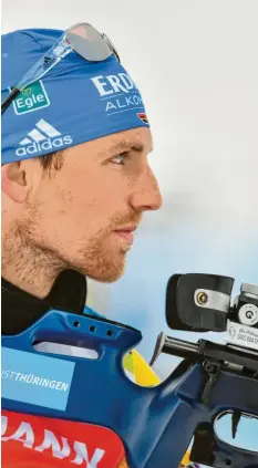  ?? Foto: dpa ?? Erik Lesser ist seit Jahren fester Bestandtei­l der deutschen Biathlon‰Mannschaft. Für die Weltmeiste­rschaft sieht er sich diesmal nicht als Medaillenk­andidat.